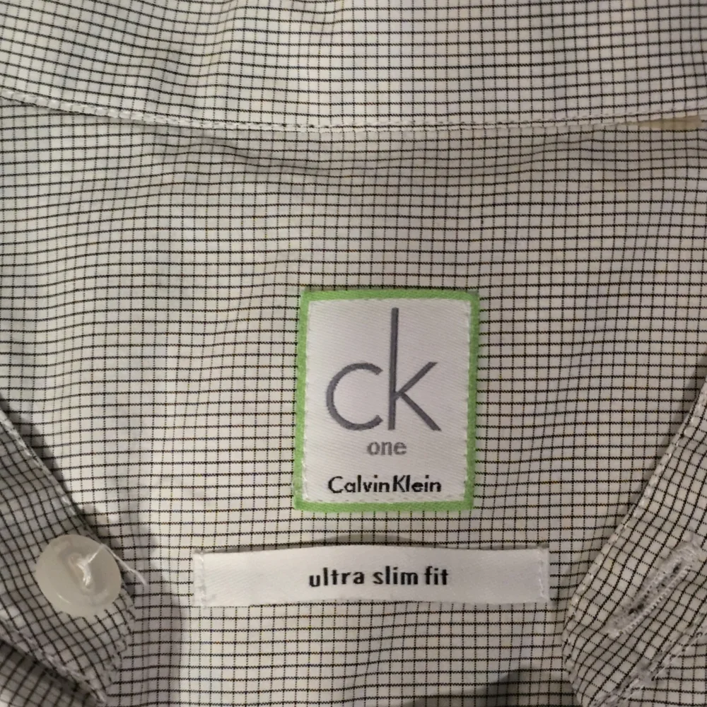 Calvin Klein Button Down Ultra SlimFit Stretch Dress Shirt - Picture 3 of 4